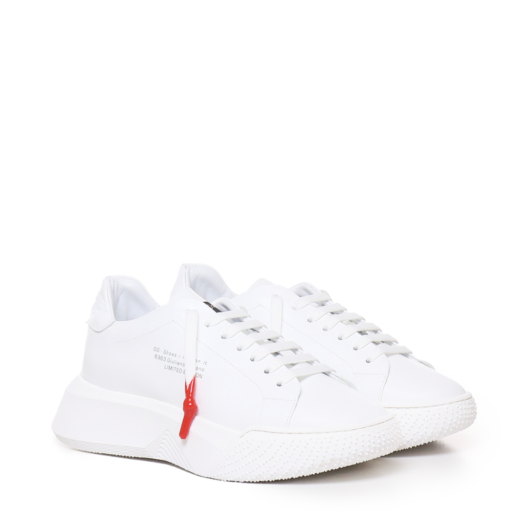 <tc>Nemesis White Leather Limited
</tc>