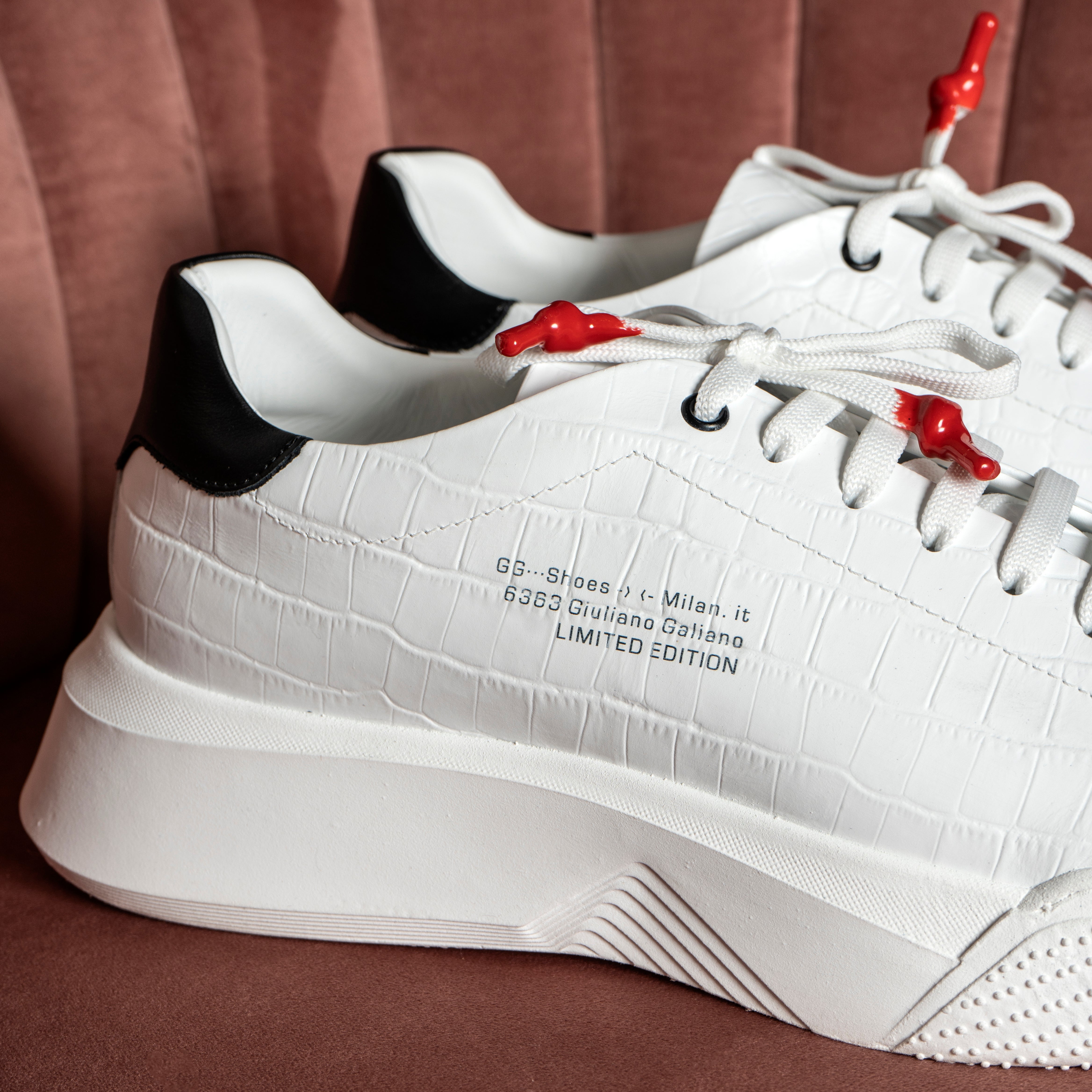 <tc>Nemesis White | Croc | Black
</tc>