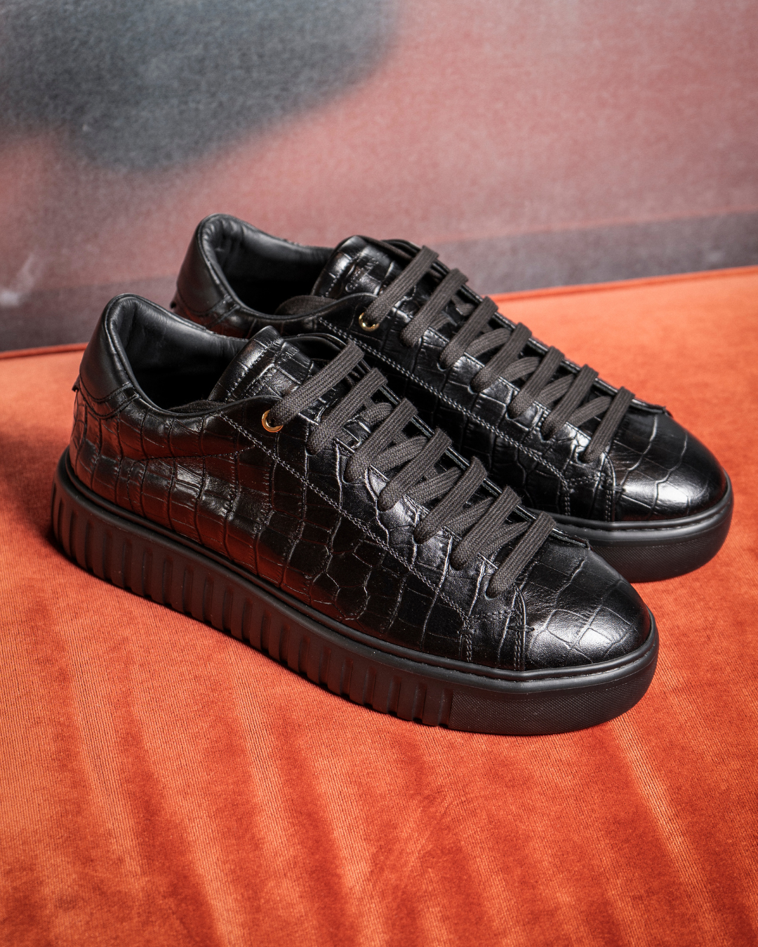 Mars | Crock leather | Black