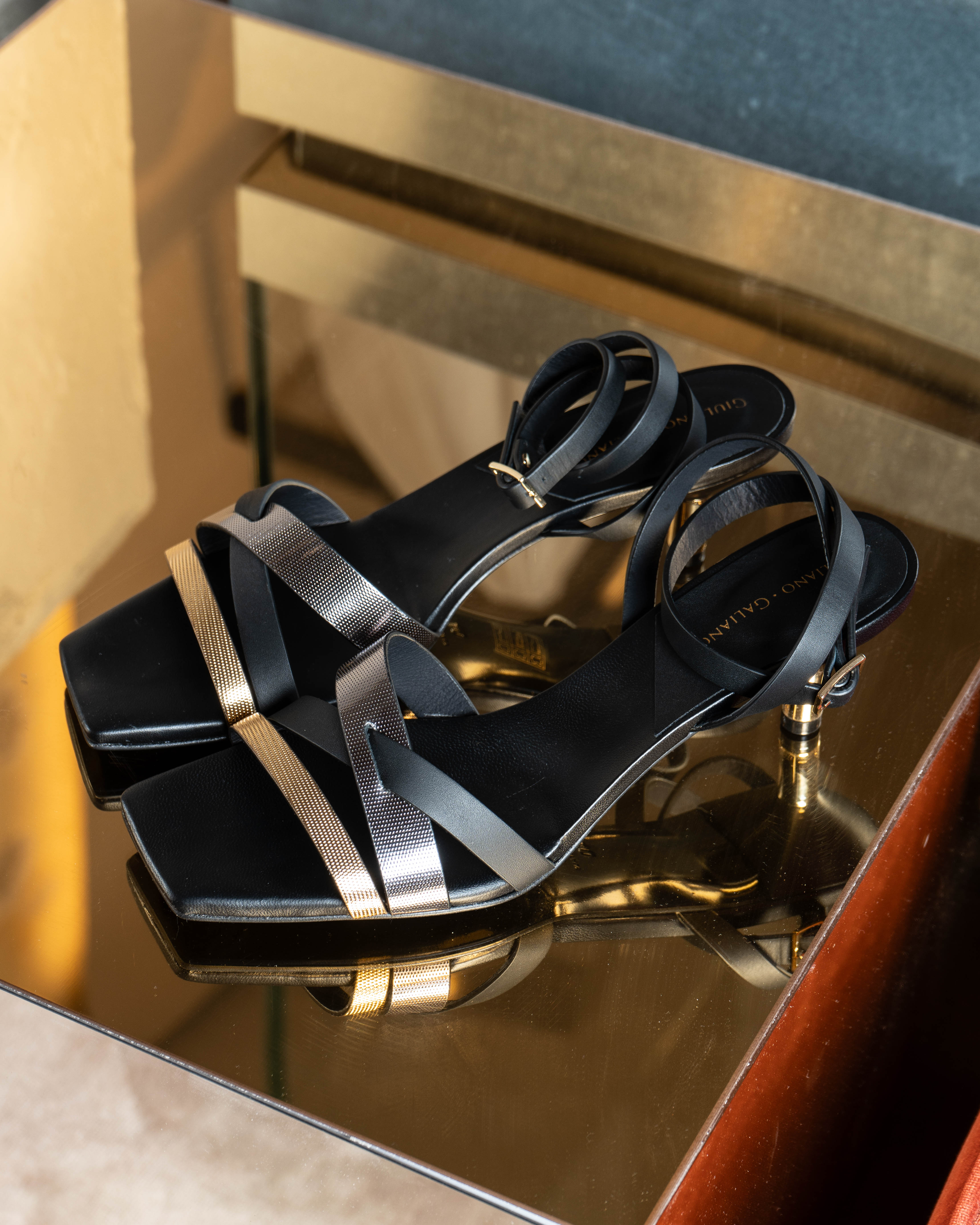 Edina Sandals | Effet de drapage | Or antique