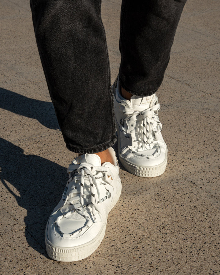 <tc>Jeson | White
</tc>